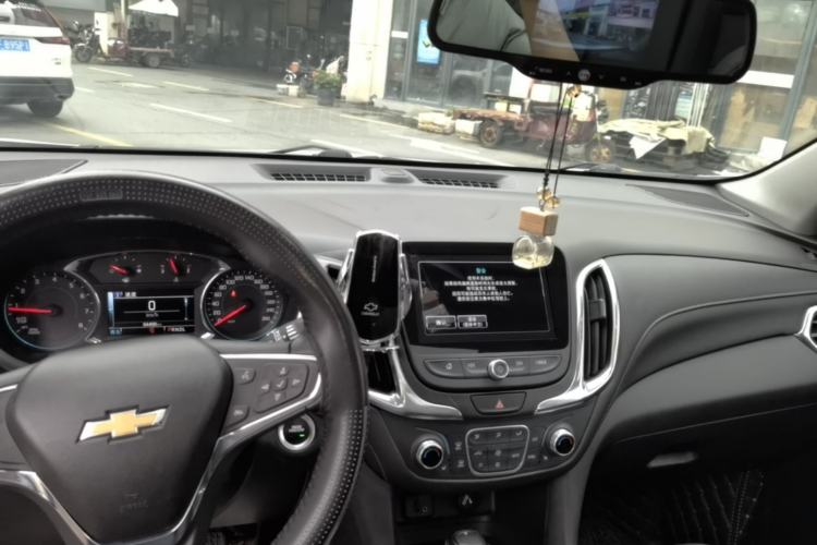 Used Chevrolet Equinox 2018 535T Automatic YuJie Edition Center Console