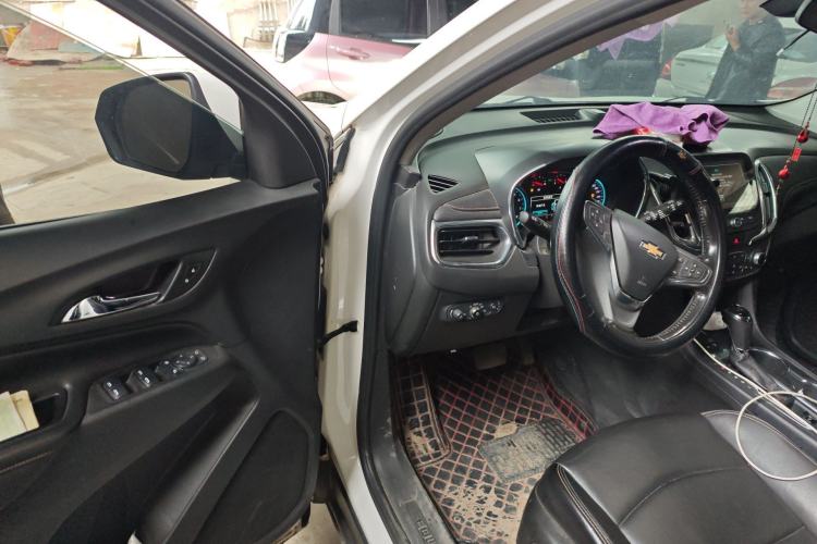 Used Chevrolet Equinox 2018 550T Automatic All-Wheel-Drive Explorer Edition Driver Seat