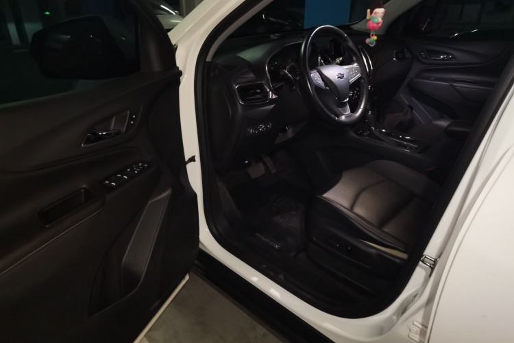 Used Chevrolet Equinox 2018 550T Automatic All-Wheel-Drive Explorer Edition Driver Seat