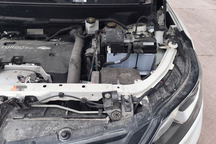 Used Chevrolet Equinox 2018 550T Automatic All-Wheel-Drive Explorer Edition Engine Bay Left