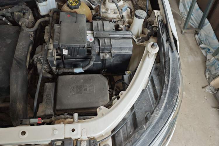 Used Chevrolet Equinox 2018 550T Automatic All-Wheel-Drive Explorer Edition Engine Bay Left
