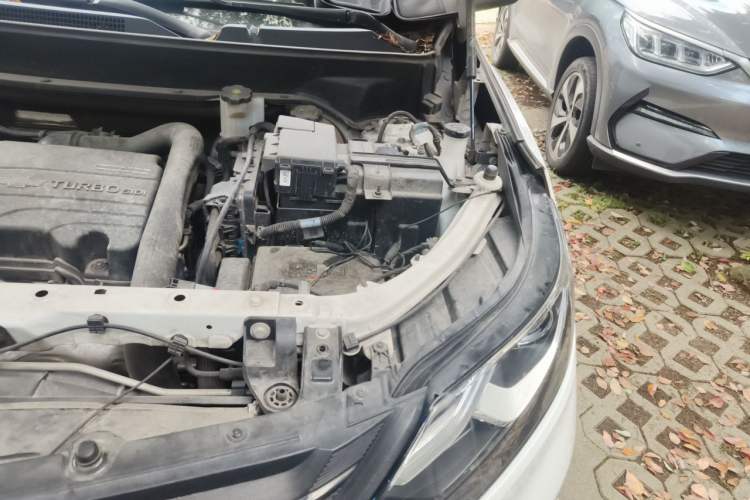 Used Chevrolet Equinox 2018 535T Automatic Chijie Edition Engine Bay Left