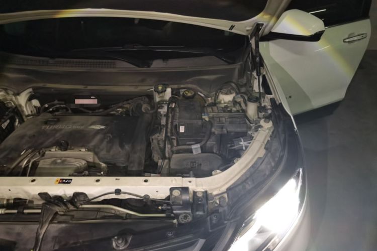 Used Chevrolet Equinox 2018 550T Automatic All-Wheel-Drive Explorer Edition Engine Bay Left