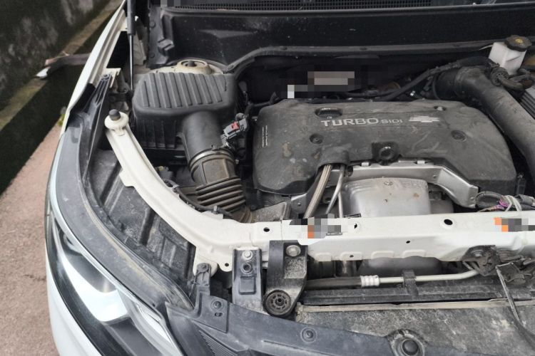 Used Chevrolet Equinox 2018 550T Automatic All-Wheel-Drive Explorer Edition Engine Bay Right
