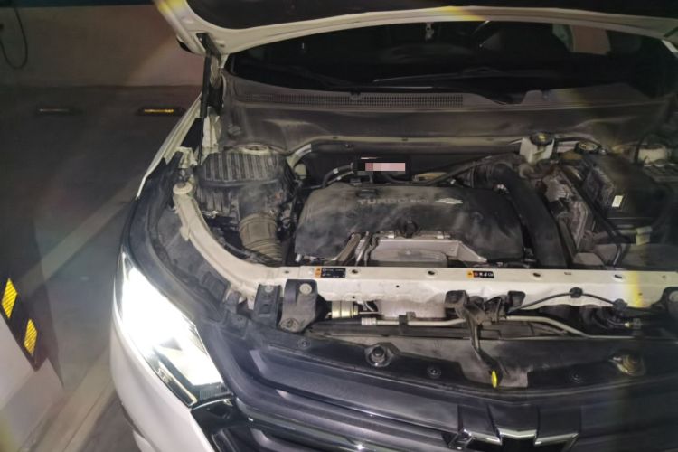 Used Chevrolet Equinox 2018 550T Automatic All-Wheel-Drive Explorer Edition Engine Bay Right
