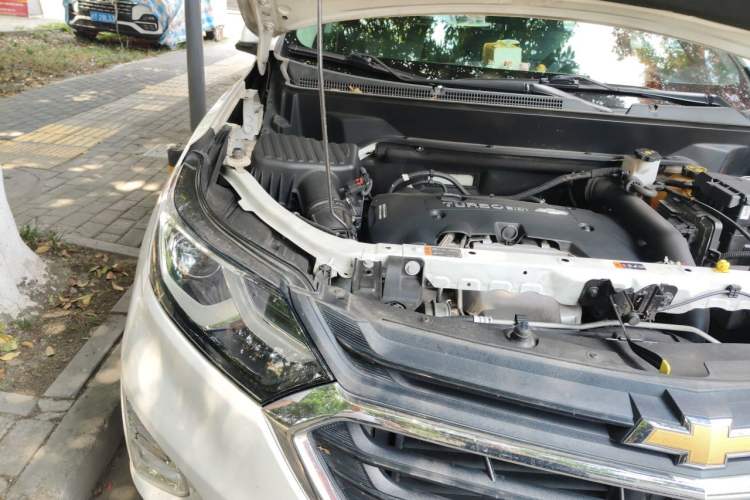 Used Chevrolet Equinox 2018 550T Automatic All-Wheel-Drive Explorer Edition Engine Bay Right