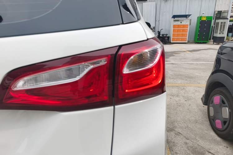 Used Chevrolet Equinox 2018 535T Automatic Lingjie Edition Exterior 3