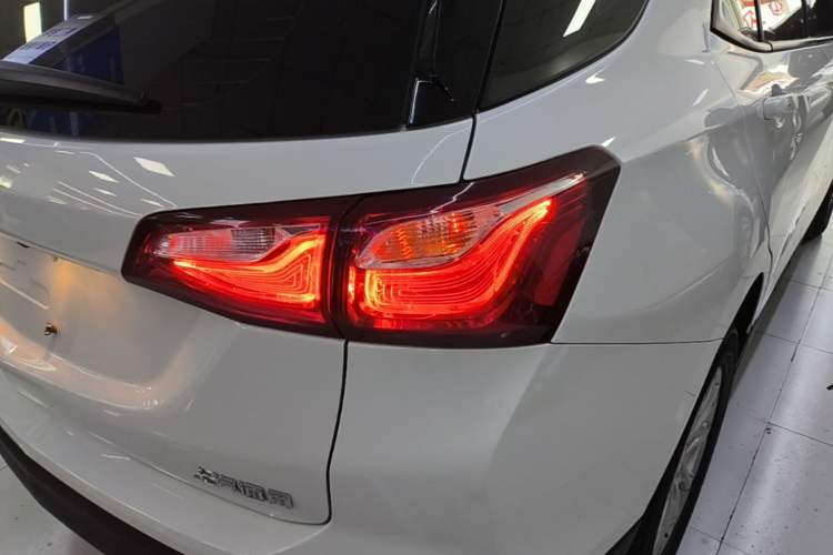 Used Chevrolet Equinox 2018 535T Automatic Lingjie Edition Exterior 3