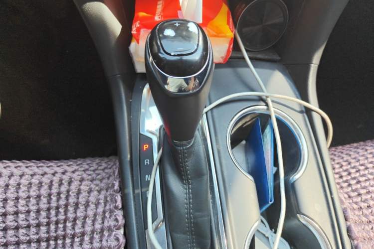 Used Chevrolet Equinox 2018 535T Automatic YuJie Edition Gear Lever