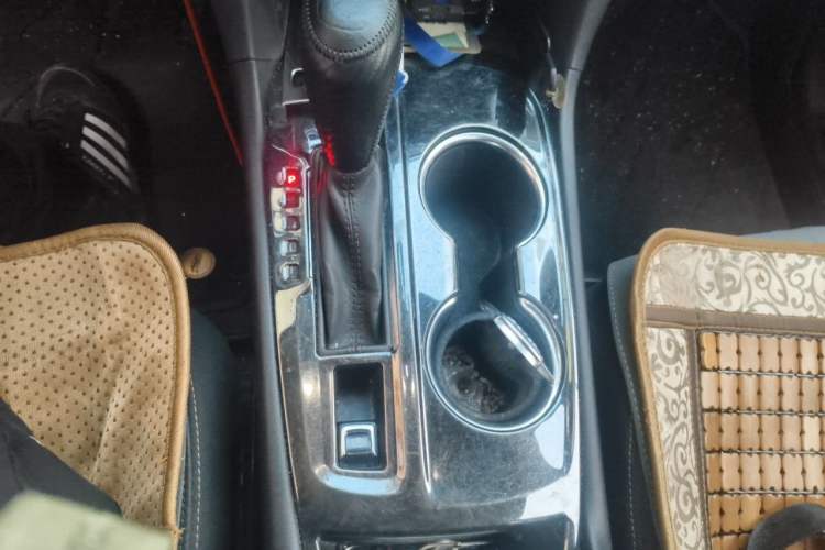 Used Chevrolet Equinox 2018 535T Automatic YuJie Edition Gear Lever