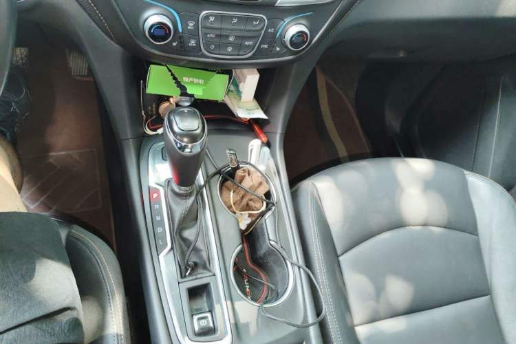Used Chevrolet Equinox 2018 550T Automatic All-Wheel-Drive Explorer Edition Gear Lever