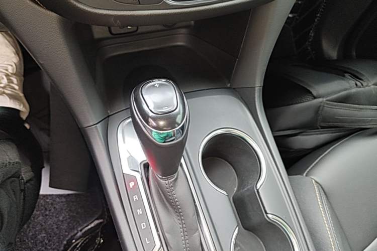 Used Chevrolet Equinox 2018 535T Automatic YuJie Edition Gear Lever