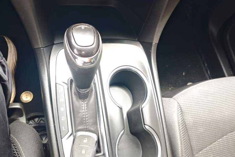 Used Chevrolet Equinox 2018 535T Automatic Lingjie Edition Gear Lever
