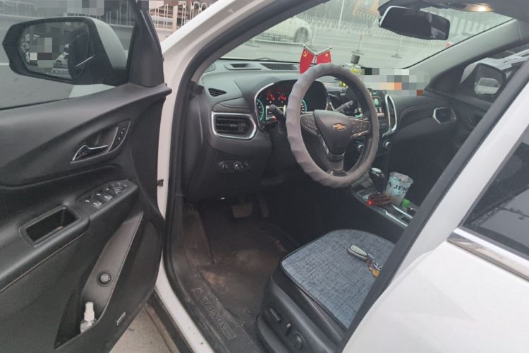 Used Chevrolet Equinox 2018 550T Automatic All-Wheel-Drive Boundary Edition Interior 3