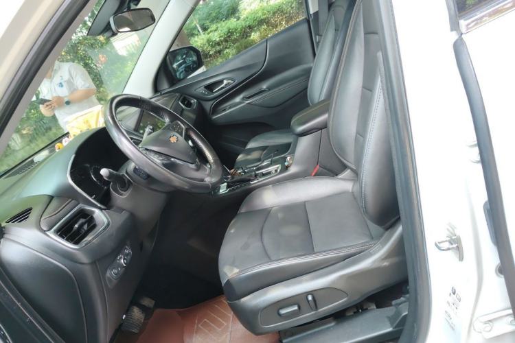Used Chevrolet Equinox 2018 550T Automatic All-Wheel-Drive Explorer Edition Left Front Seat