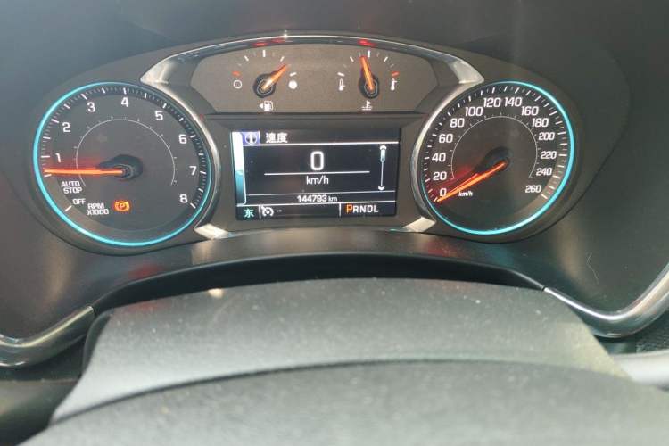 Used Chevrolet Equinox 2018 550T Automatic All-Wheel-Drive Explorer Edition Odometer Close Up