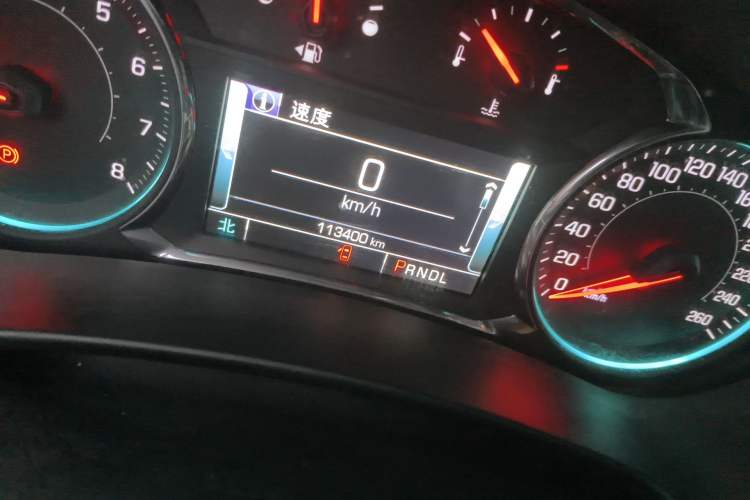 Used Chevrolet Equinox 2018 550T Automatic All-Wheel-Drive Boundary Edition Odometer Close Up