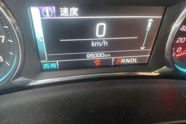 Used Chevrolet Equinox 2018 550T Automatic All-Wheel-Drive Explorer Edition Odometer Close Up