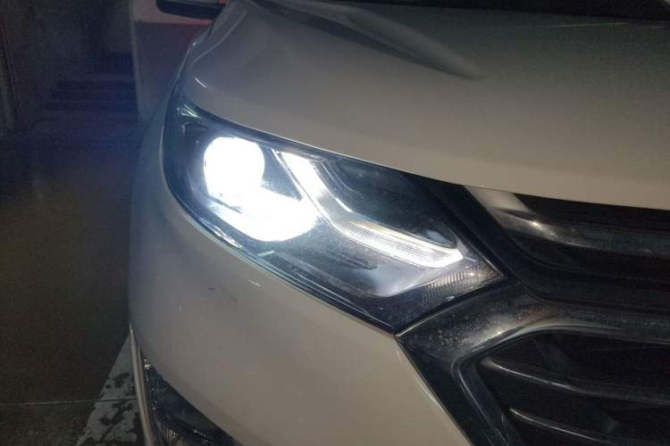 Used Chevrolet Equinox 2018 550T Automatic All-Wheel-Drive Boundary Edition Right Front Headlight