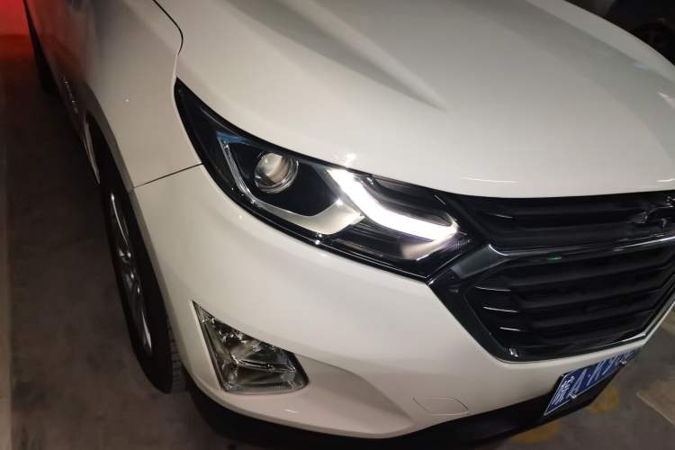 Used Chevrolet Equinox 2018 550T Automatic All-Wheel-Drive Explorer Edition Right Front Headlight