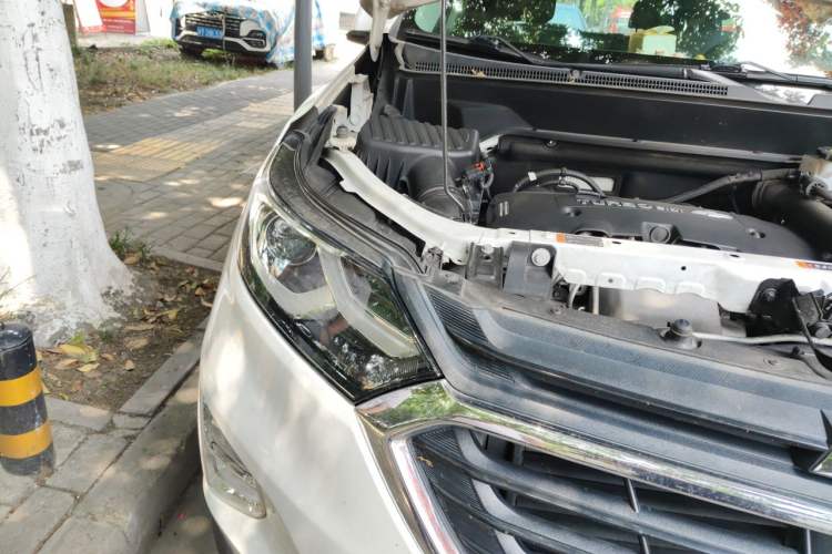 Used Chevrolet Equinox 2018 550T Automatic All-Wheel-Drive Explorer Edition Right Front Headlight
