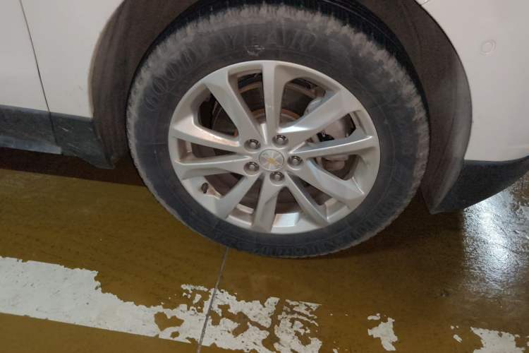Used Chevrolet Equinox 2018 550T Automatic All-Wheel-Drive Boundary Edition Right Front Wheel Hub