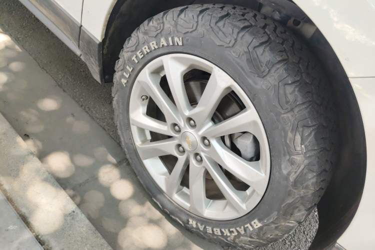 Used Chevrolet Equinox 2018 550T Automatic All-Wheel-Drive Explorer Edition Right Front Wheel Hub