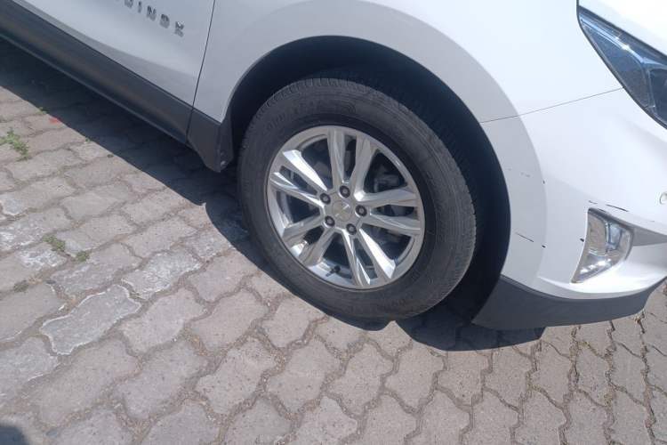 Used Chevrolet Equinox 2018 535T Automatic YuJie Edition Right Front Wheel Hub
