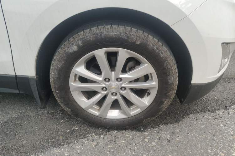 Used Chevrolet Equinox 2018 550T Automatic All-Wheel-Drive Explorer Edition Right Front Wheel Hub