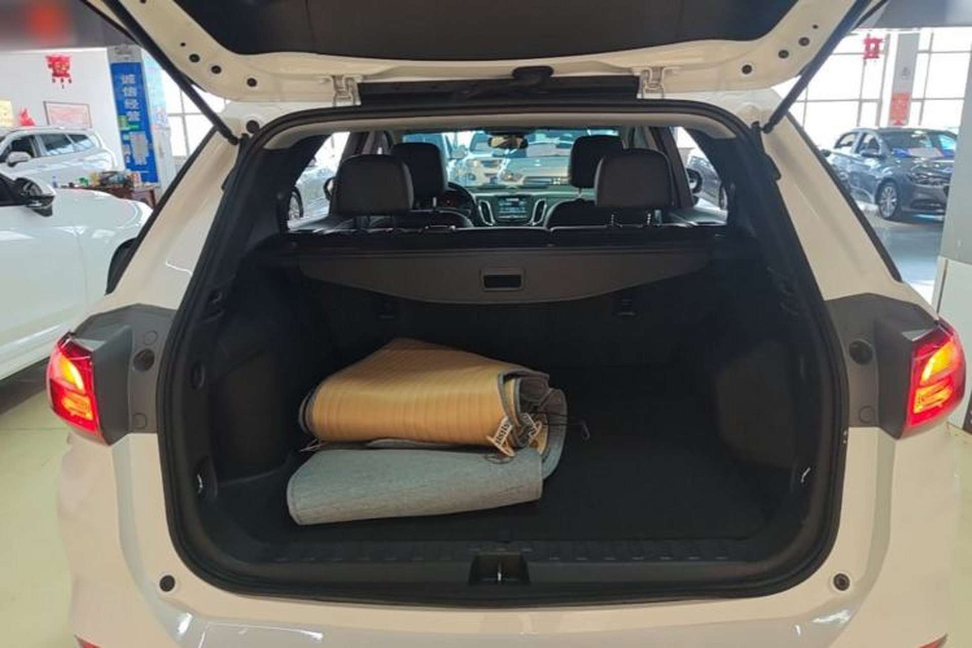 Used Chevrolet Equinox 2018 535T Automatic Chijie Edition Trunk