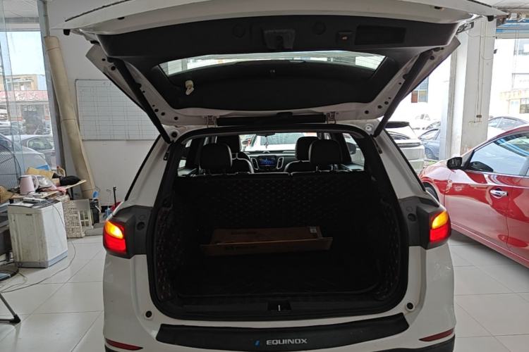 Used Chevrolet Equinox 2018 535T Automatic Chijie Edition Trunk