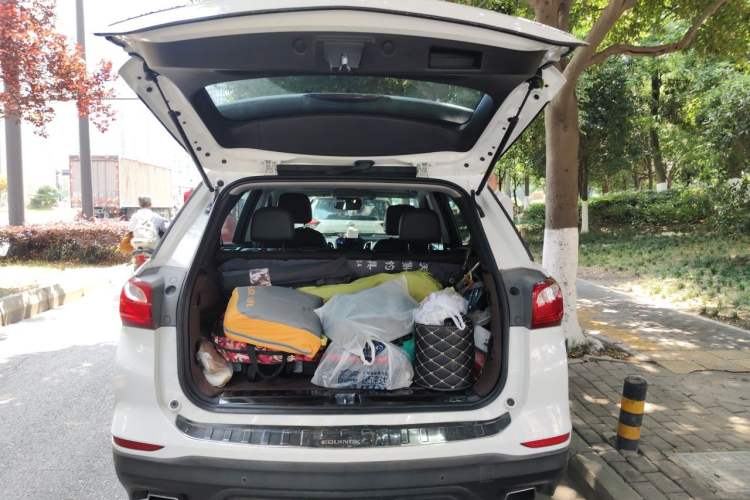 Used Chevrolet Equinox 2018 550T Automatic All-Wheel-Drive Explorer Edition Trunk