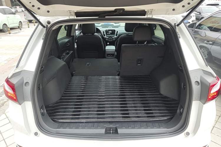 Used Chevrolet Equinox 2018 535T Automatic YuJie Edition Trunk