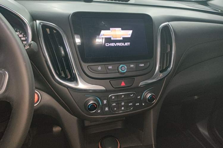 Used Chevrolet Equinox 2019 Redline 550T Automatic All-Wheel-Drive RS Model China VI Standard Audio And AC Panel