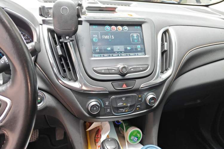 Used Chevrolet Equinox 2019 535T Automatic Chijie Edition China VI Audio And AC Panel