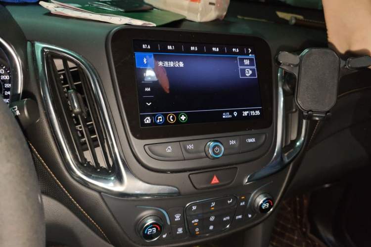 Used Chevrolet Equinox 2019 535T Automatic YuJie Edition China V Standard Audio And AC Panel