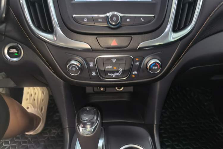 Used Chevrolet Equinox 2019 535T Automatic Chijie Edition China VI Audio And AC Panel