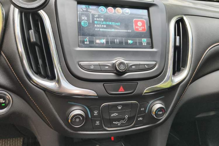 Used Chevrolet Equinox 2019 535T Automatic Chijie Edition China VI Audio And AC Panel