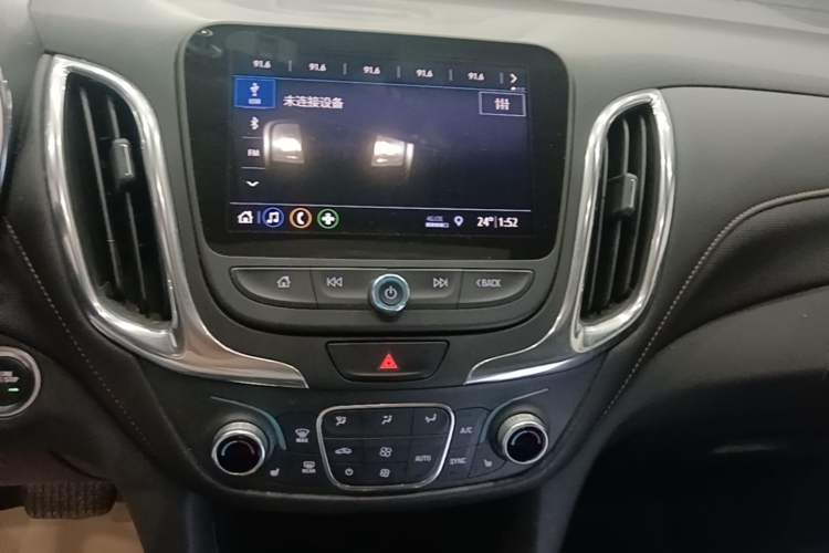 Used Chevrolet Equinox 2019 535T Automatic YuJie Edition China V Standard Audio And AC Panel