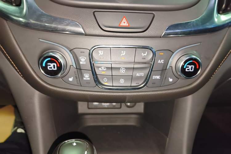 Used Chevrolet Equinox 2019 535T Automatic YuJie Edition China V Standard Audio And AC Panel
