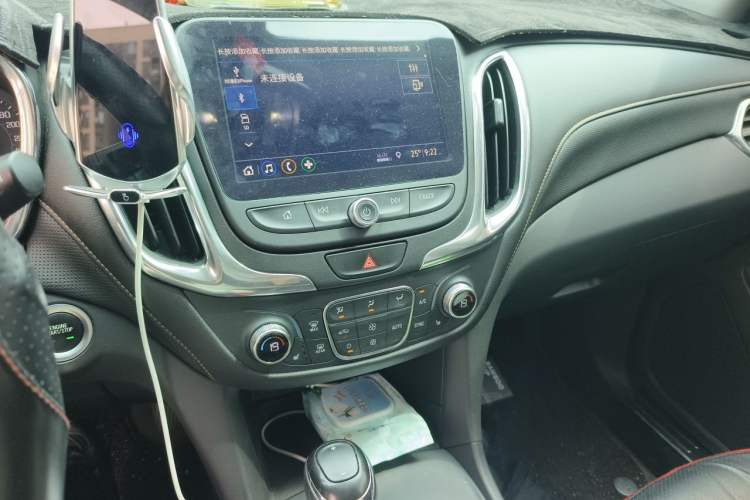 Used Chevrolet Equinox 2019 535T Automatic YuJie Edition China V Standard Audio And AC Panel