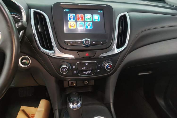 Used Chevrolet Equinox 2019 535T Automatic Chijie Edition China VI Audio And AC Panel