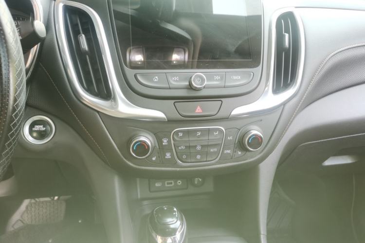 Used Chevrolet Equinox 2019 535T Automatic YuJie Edition China VI Audio And AC Panel