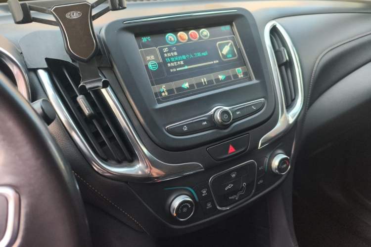 Used Chevrolet Equinox 2019 535T Automatic Chijie Edition China VI Audio And AC Panel
