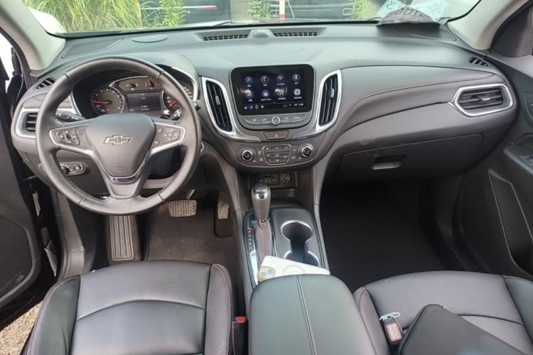 Used Chevrolet Equinox 2019 Redline 550T Automatic All-Wheel-Drive RS Model China VI Standard Center Console
