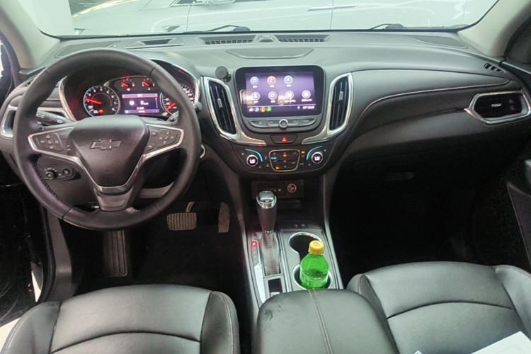 Used Chevrolet Equinox 2019 Redline 550T Automatic All-Wheel-Drive Trailblazer RS China VI Standard Center Console
