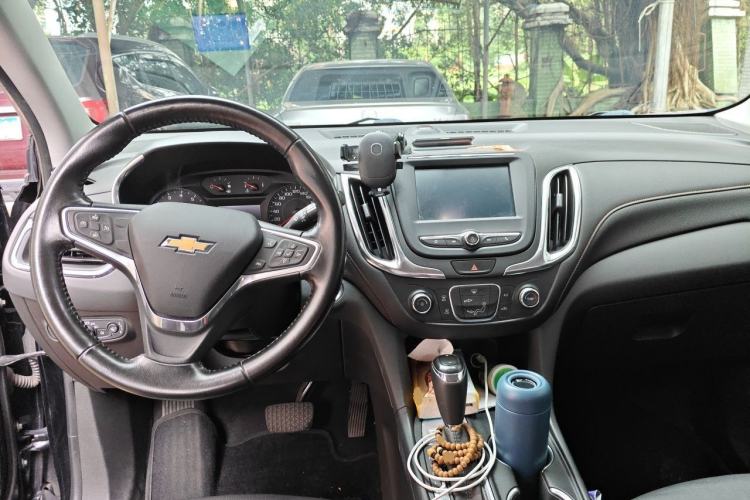 Used Chevrolet Equinox 2019 535T Automatic Chijie Edition China VI Center Console