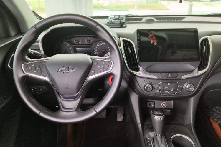 Used Chevrolet Equinox 2019 535T Automatic Chijie Edition China VI Center Console
