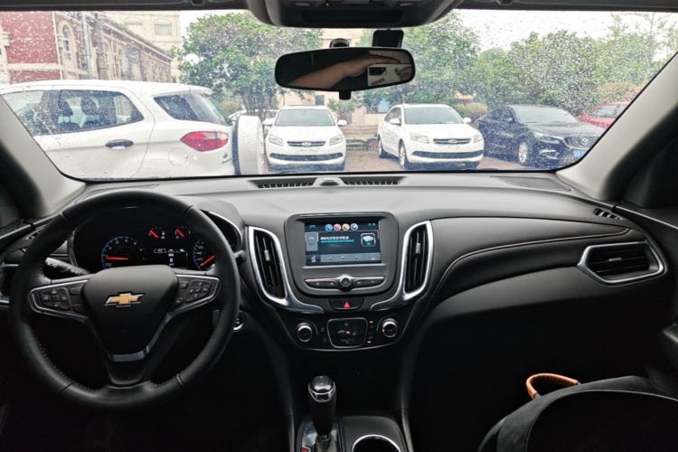 Used Chevrolet Equinox 2019 535T Automatic Chijie Edition China VI Center Console