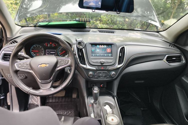 Used Chevrolet Equinox 2019 535T Automatic Chijie Edition China VI Center Console